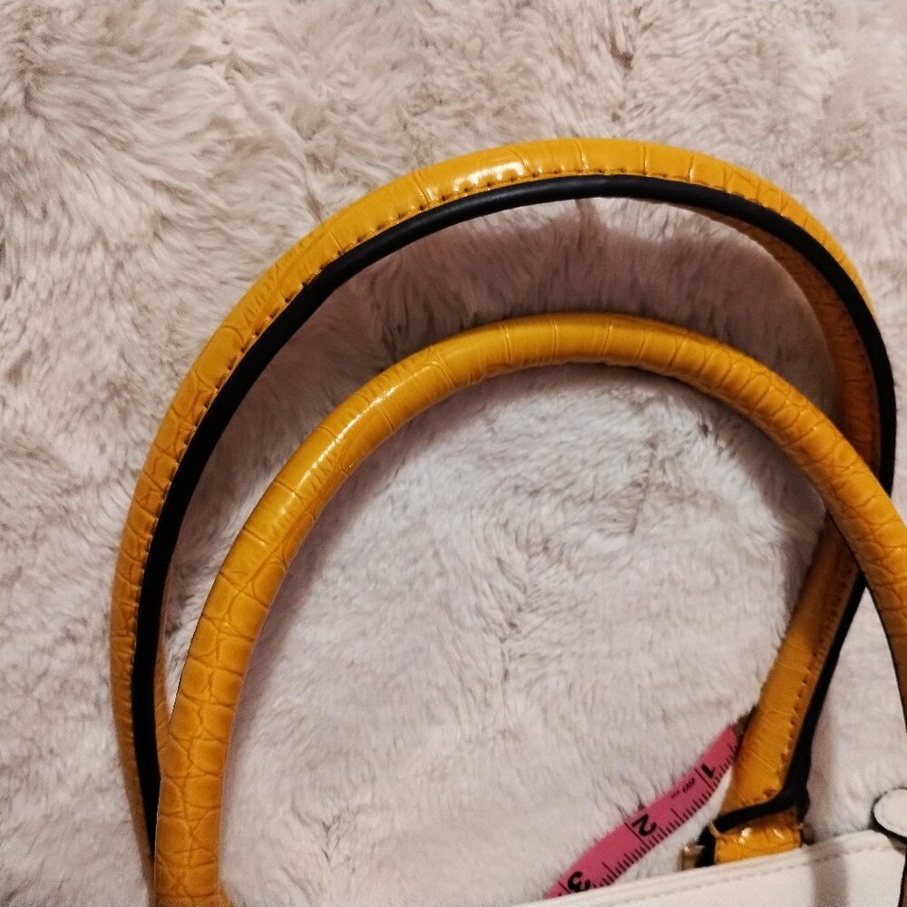 Anne Klein Yellow and White Bag - Picture 4 of 14